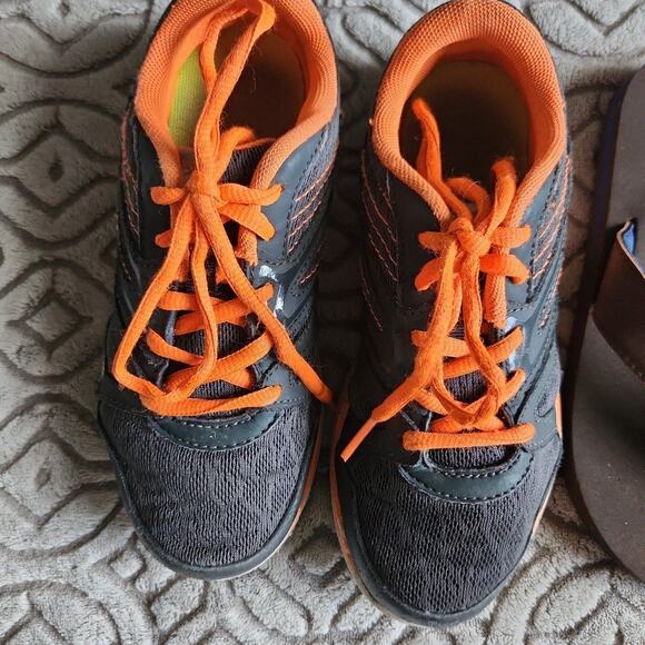 Boys shoes bundle sneakers, sandals and van's 2 - Picture 2 of 9